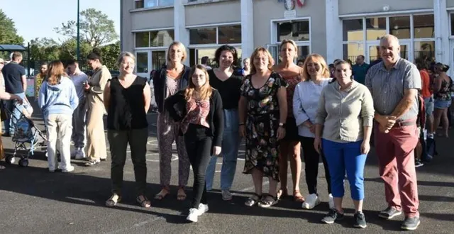 photo  l’équipe enseignante, le personnel communal et le maire ont effectué la rentrée aux côtés des familles.  &copy;  le maine libre 