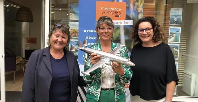 photo  nadège gaulupeau (au centre) et ses deux collègues emmanuelle et karine proposent à partir de cet automne des voyages organisés en groupe, réservés à la gent féminine.  &copy;  le maine libre 