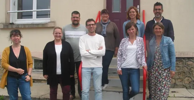 photo  de gauche à droite : chloé hellec, sandra rion, erny goetz, cédric dubois, sandrine triola, angélique hébert, mylène auber, hélène dumesnil, vincent auber.  &copy;  ouest-france 