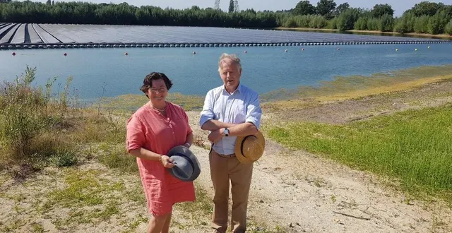 photo  hubert et chrystel d’oysonville, propriétaires de cette ancienne carrière de falun, sont à l’origine de ce projet de première centrale solaire flottante dans la région.  &copy;  co – julien coutenceau 