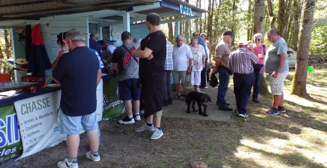photo  adhérents et amis, familles et enfants étaient présents.  &copy;  le maine libre 