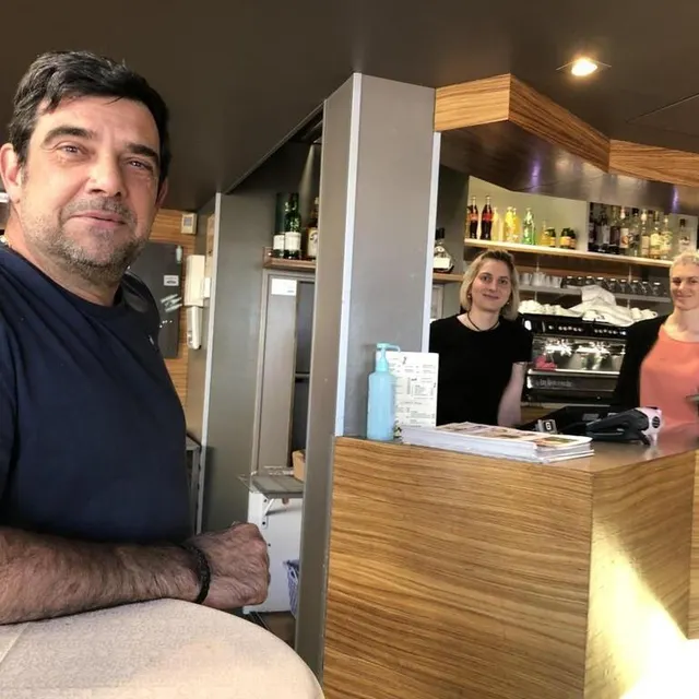 photo jean-françois galand, patron du salon de thé et restaurant du même nom, place de la république.  ©  archive ouest-france