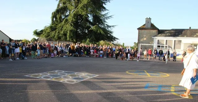 photo  les élèves ont retrouvé les bancs de l’école.  &copy;  le maine libre 