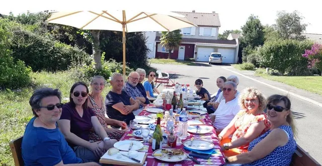 photo  six familles de l’allée des abeilles ont passé un bel après-midi sous un soleil radieux.  &copy;  le maine libre 