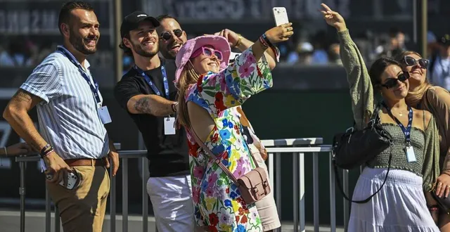 photo  les stars sont légion sur le circuit bugatti ce samedi 9 septembre au gp explorer.  &copy;  photo le maine libre denis lambert 