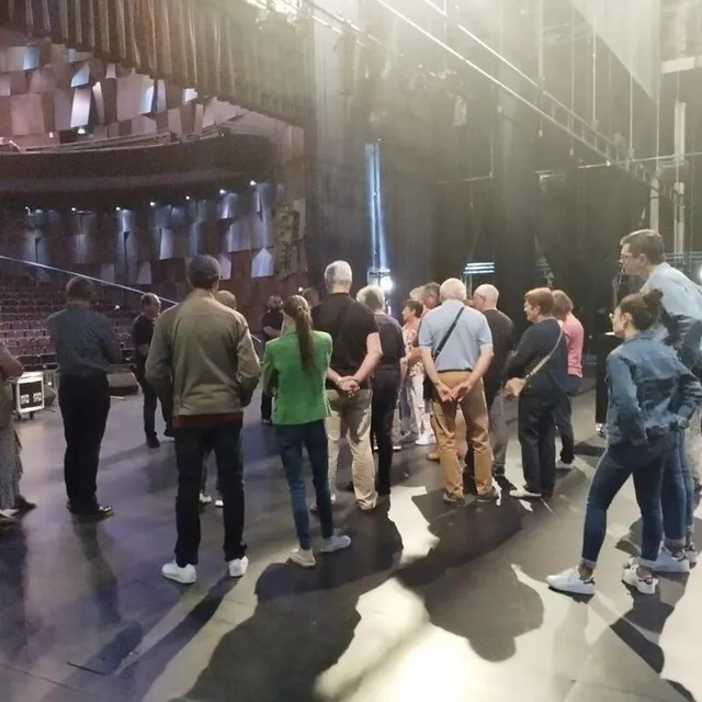 photo visite du théâtre saint-louis à cholet par les techniciens qui l’animent.  ©  théâtre saint-louis/cholet