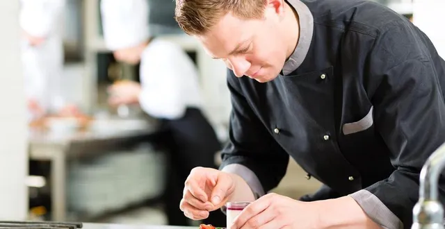 photo  charcutier-traiteur, une des filières attractives en sarthe, avec celle la pâtisserie chocolaterie.  &copy;  chambre de métiers et de l’artisanat. 