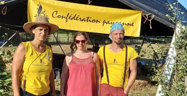 photo  nelly choplain, trésorière de la confédération, julie mercier et sébastien allais, exploitants de la gaec les brebis allais.  &copy;  ouest-france 