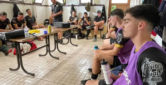photo  dans le vestiaire à la pause, les mines sont frustrées : trangé-degré-chaufour devrait mener mais le football, même en amateur, est ainsi : illogique !  &copy;  le maine libre 