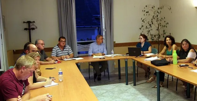 photo  le conseil municipal était réuni jeudi 7 septembre. il compte un membre de moins, mathilde geslin qui a démissionné.    &copy;  le maine libre 