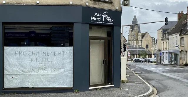 photo  le magasin de chaussures est situé rue chevalier à mamers.   &copy;  le maine libre 
