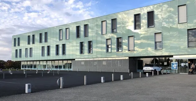 photo  les accouchements au pôle santé sarthe et loir au bailleul sont suspendus jusqu’au 2 octobre 2023.  &copy;  archives ouest-france 