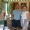 photo  jérôme et sonia thiefaine, les propriétaires du prieuré, organisent leur premier mini-marché d’artisans et créateurs lors de leur deuxième porte ouverte ce week-end. 