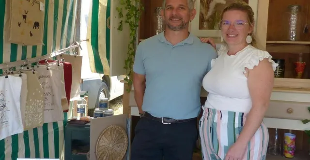 photo  jérôme et sonia thiefaine, les propriétaires du prieuré, organisent leur premier mini-marché d’artisans et créateurs lors de leur deuxième porte ouverte ce week-end.  &copy;  ouest-france 