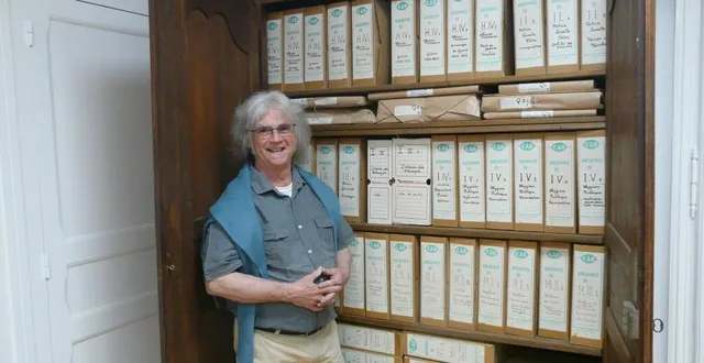 photo  gaby lamberdière propose aux visiteurs de découvrir des archives exceptionnelles.  &copy;  le maine libre 