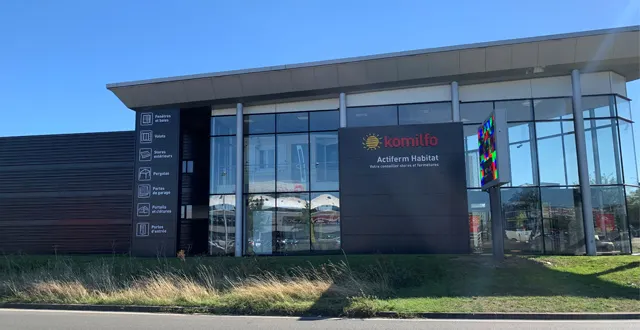 photo un service de proximité performant avec les deux enseignes angevines komilfo &copy; komilfo angers