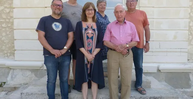 photo  fady et cynthia fadel avec des membres de l’organisation.   &copy;  le maine libre 