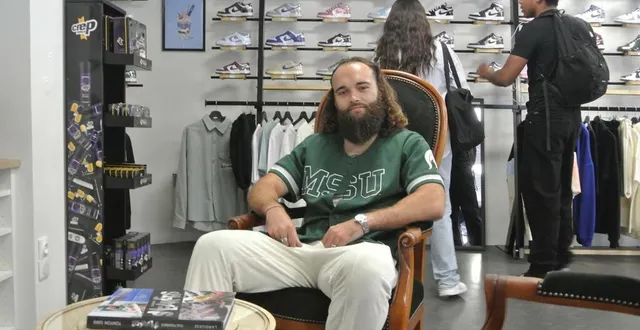 photo  arthur hauvuy ouvre au mans sa troisième boutique de baskets sneakers, dans un univers qui donne envie de découvrir la rareté.  &copy;  ouest-france 