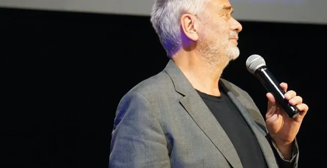 photo  luc besson (ici au méga cgr de saint-saturnin) a reçu un accueil chaleureux des spectateurs touchés par « dogman », sa nouvelle production.  &copy;  ouest-france 