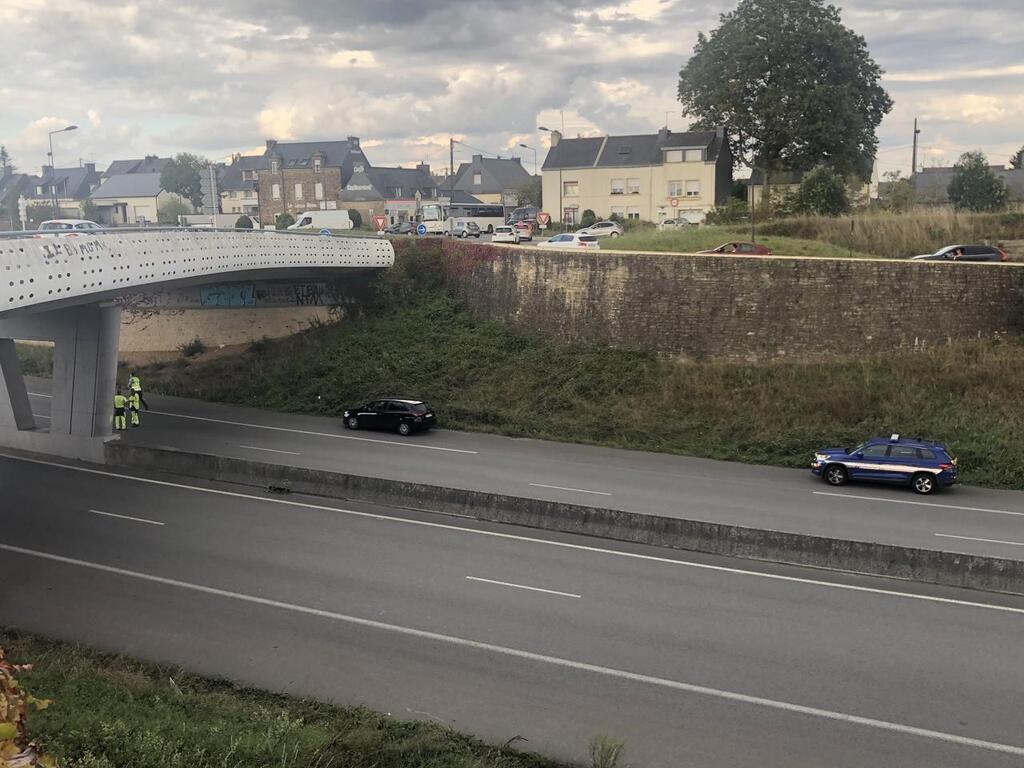 Une Motarde Décède Après Avoir Percuté Le Pilier Central Dun Pont Dans