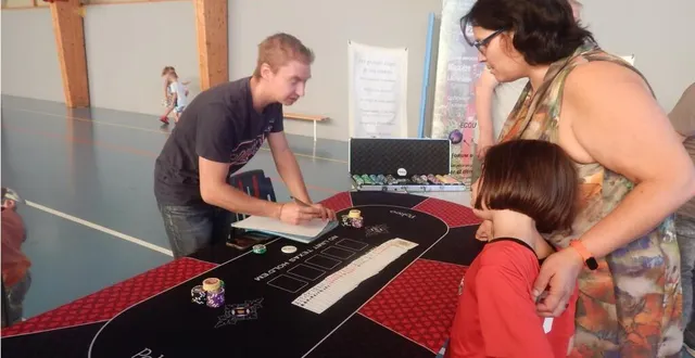 photo  démonstration de poker lors du forum des associations.  &copy;  le maine libre 