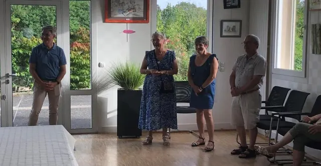 photo  ghislaine flotte, avec le maire laurent paris à sa droite, et catherine gauthier et michel henry, adjoints.  &copy;  le maine libre 