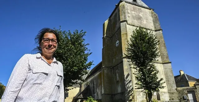 photo  sylvie dubreuil, maire de rené, heureuse d’apprendre que « son » église est soutenue par la mission bern.  &copy;  photo le maine libre – denis lambert 