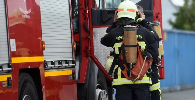 photo  à 17 h, les pompiers intervenaient toujours sur les lieux de l’incendie.  &copy;  photo d’illustration le maine libre – denis lambert. 