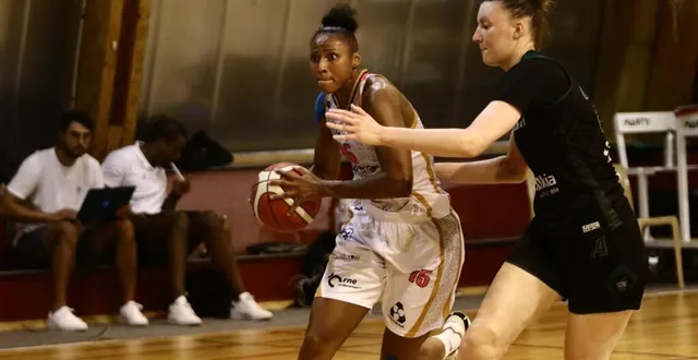 photo  marie rosché-pellin (alençon) a inscrit 12 points contre orly.  &copy;  photo : ouest-france 