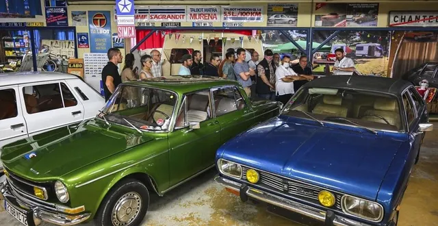 photo  à bonnétable, les visiteurs qui se sont au préalable inscrits découvrent une collection de véhicules simca tout à fait surprenante, préparée par la famille lhuissier.  &copy;  le maine libre denis lambert 