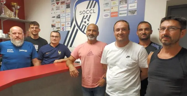photo  une nouvelle ère footballistique s’ouvre avec le bureau élu du soccl football. au centre, françois xavier morille.  &copy;  co 