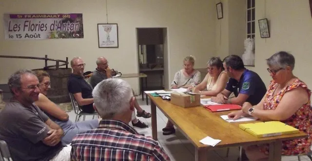 photo  les membres du bureau des foulées frambaldéennes : christèle oybowski, nathalie fiault, julien dutertre, et annie pellouin.  &copy;  ouest-france 