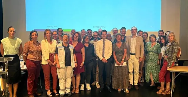 photo  l’ensemble des participants réunis à la castélorienne.  &copy;  le maine libre 