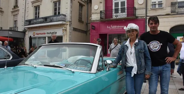 photo  nathalie conduit cette ford mustang, et son mari pascal une corvette.  &copy;  le maine libre 