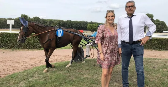 photo  cholet, dimanche 17 septembre. xavier bouchet, ici à droite, est le nouveau président de la société des courses. il est accompagné sur la photo par la nouvelle vice-présidente, lucile guinaudeau.  &copy;  freddy reigner 