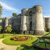photo le château d’angers reste l’un des monuments les plus visités de la ville.