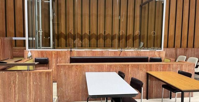 photo l’audience devant le juge des libertés et de la détention avait dû se tenir en salle pénale tant les suspects étaient remuants.
