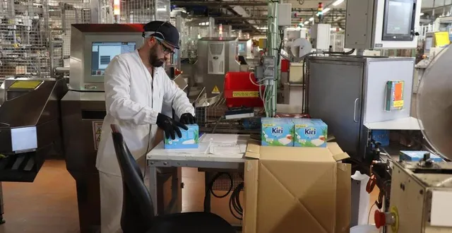 photo  bel se montre très attentif sur toutes les étapes de fabrication du kiri mais aussi sur son conditionnement. un élément où les clients asiatiques ne badinent pas avec la traçabilité.  &copy;  ouest-france 