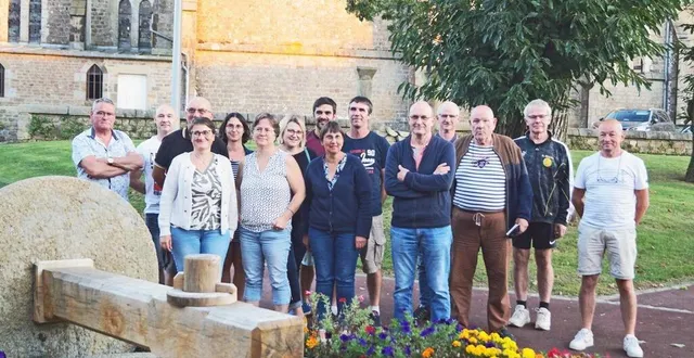 photo  les conseillers municipaux et les bénévoles étaient réunis pour la mise au point des détails de la traditionnelle fête de la commune.  &copy;  ouest-france 