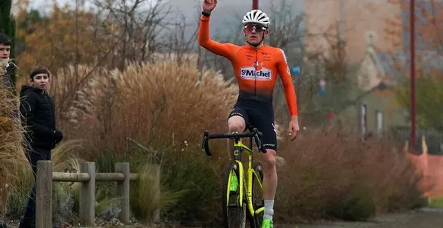 photo  thomas gachignard sous le maillot de saint-michel auber, en décembre dernier, lors de sa victoire au cyclo-cross de beaufay, dans la sarthe.  &copy;  arnaud despelchain 