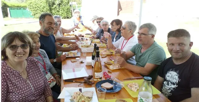 photo  samedi, les bénévoles étaient mobilisés pour la brocante de l’association enfance et partage.  &copy;  ouest-france 