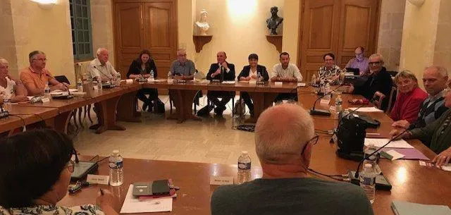 photo  le conseil municipal a voté à l’unanimité pour le maintien du service de veolia.  &copy;  le maine libre 