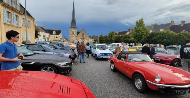 photo  une ambiance bon enfant régnait au départ du rallye, place des teilleuls.  &copy;  ouest-france 