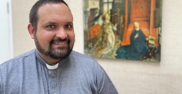 photo  le père pierrick harivel arrive à la paroisse d’argentan.  &copy;  ouest-france 