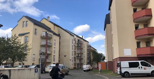 photo  deux hommes ont été blessés par balle dans la soirée du mardi 19 septembre 2023 dans un hall de la résidence le trianon, rue des cochereaux au mans.  &copy;  le maine libre 