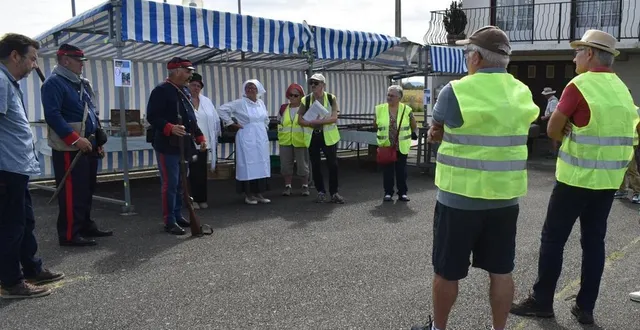 photo  les visiteurs du musée de la seconde guerre mondiale roger-bellon, découvrent l’histoire du camp des bretons.  &copy;  le maine libre 