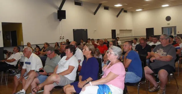 photo  le groupement des jeunes footballeurs a présenté aux parents, éducateurs, partenaires, élus… à la salle des fêtes de sainte-jamme-sur-sarthe, tout récemment.  &copy;  le maine libre 