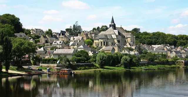 photo  vu depuis le pont sur la vienne – à traverser vélo à la main –, le coup de cœur visuel de candes-saint-martin.  &copy;  © adobe stock/frédéric guillet 