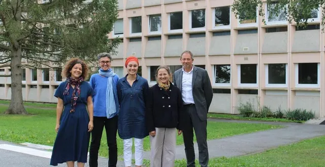 photo  de gauche à droite : héléna esparon (professeure de musique), pascale labout (réalisatrice), mélanie tellini (normandie images), agnès caballo (professeure de français) et olivier hocquard (principal).  &copy;  ouest-france 