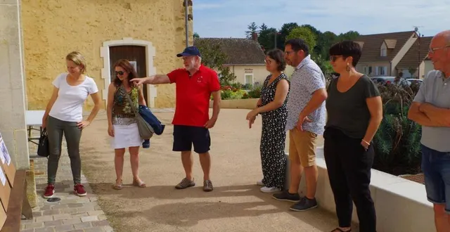 photo  gilbert paulin, cornélien passionné d’histoire, guidait les visiteurs.  &copy;  le maine libre 